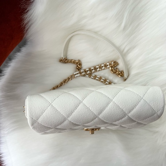 SOLD Chanel 22P Small Melody Flap - Picture 7 of 12